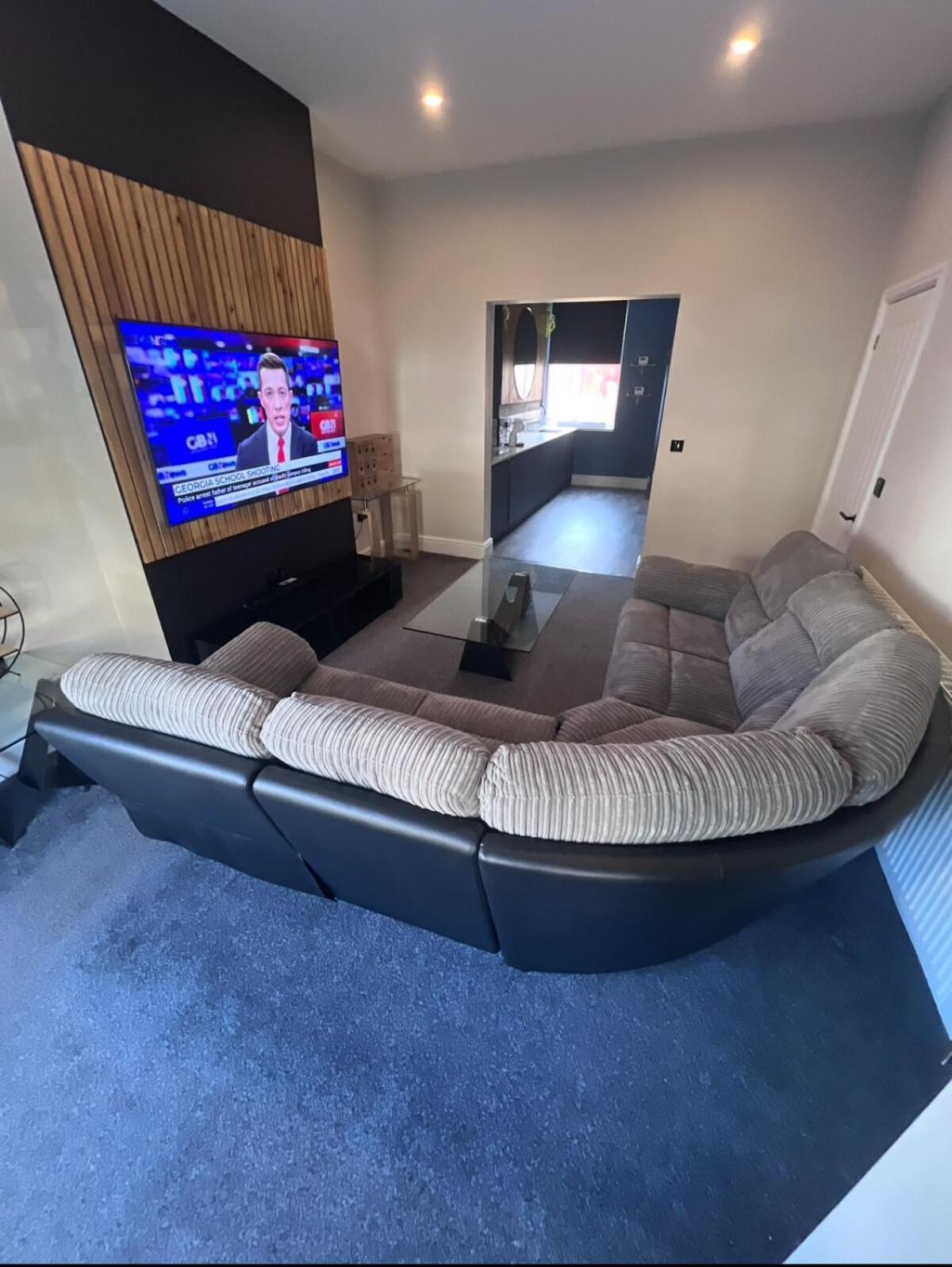 Modern 5 Bedroom Terraced Luxurious House 科尔温湾 外观 照片